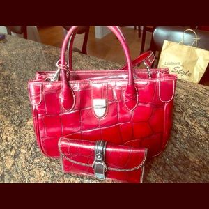 Croc Dooney with wallet.